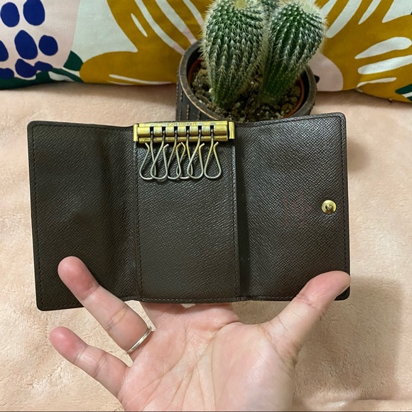 SOLD ON INSTAš¹Louis Vuitton 6 Key Holder Damier - Picture 6 of 11